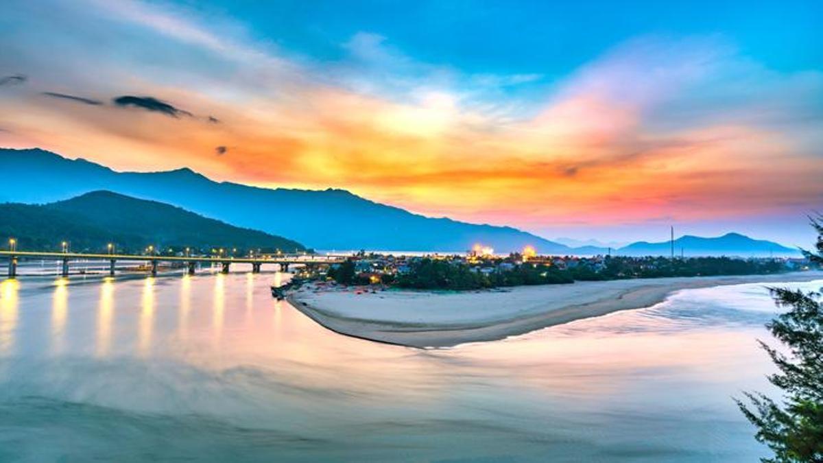 El atardecer en la Bahía de Lang Co