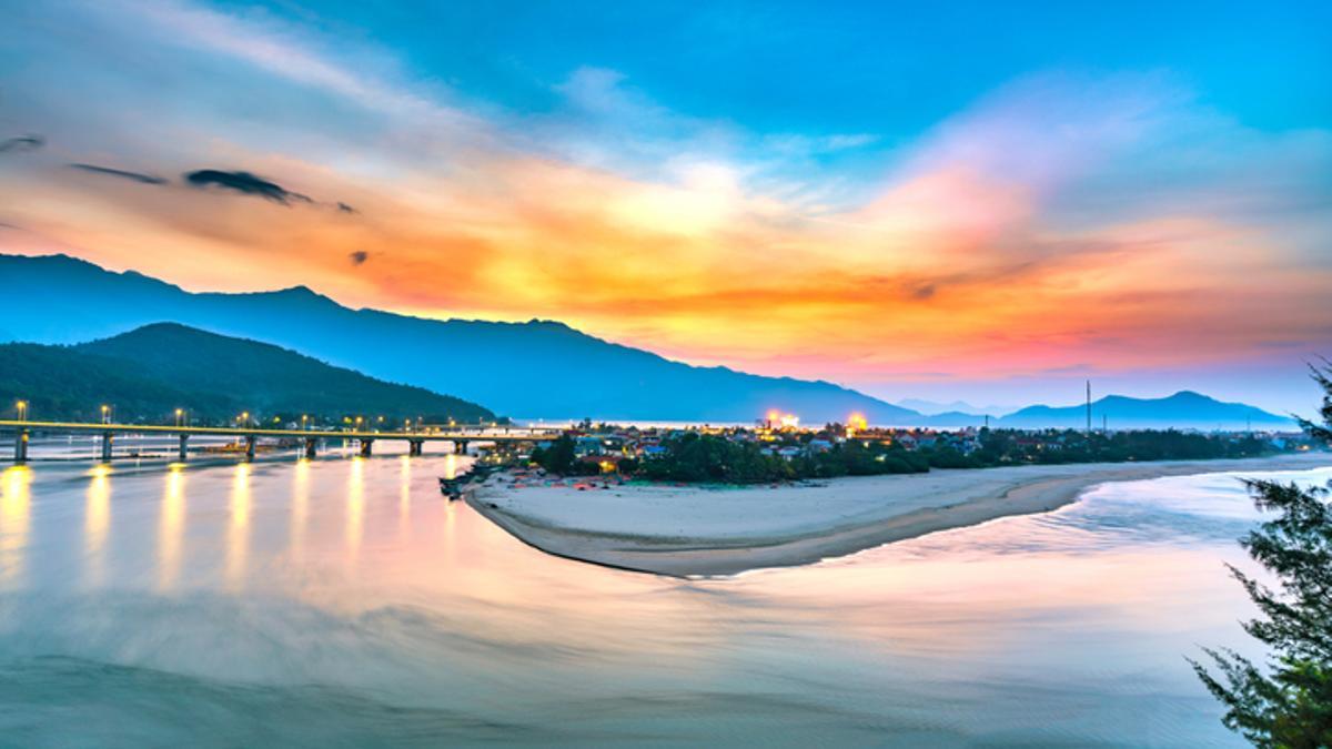 El atardecer en la Bahía de Lang Co