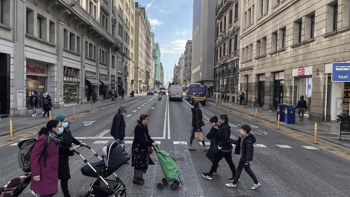 Aspecto actual de Via Laietana, con casi el 80% del espacio destinado a la movilidad motorizada