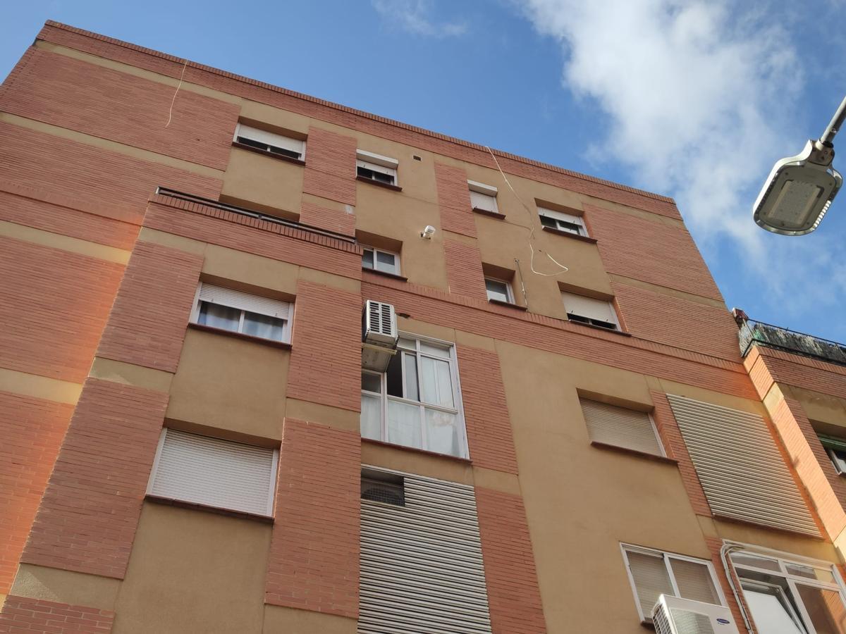Edificio desde el que se ha precipitado el hombre de 42 años en San Roque de Badajoz.