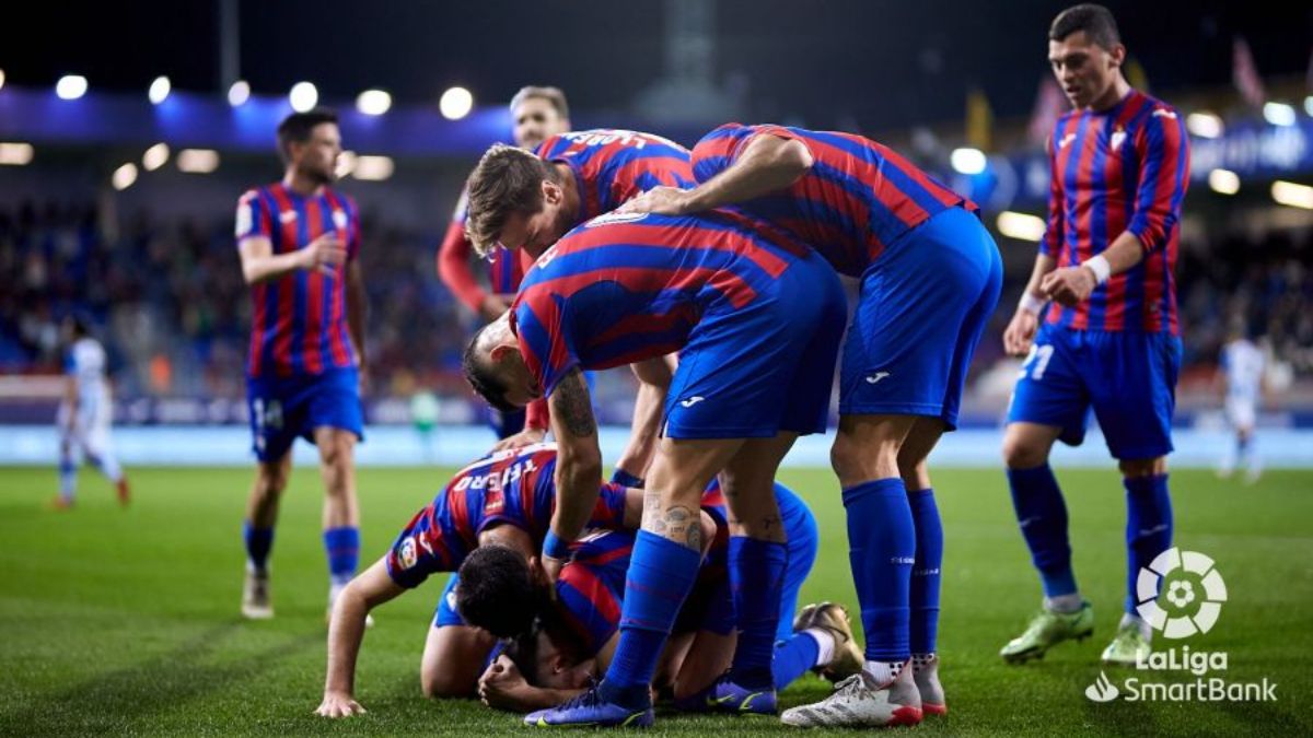 Los jugadores del Eibar celebrando el gol que les dio la victoria