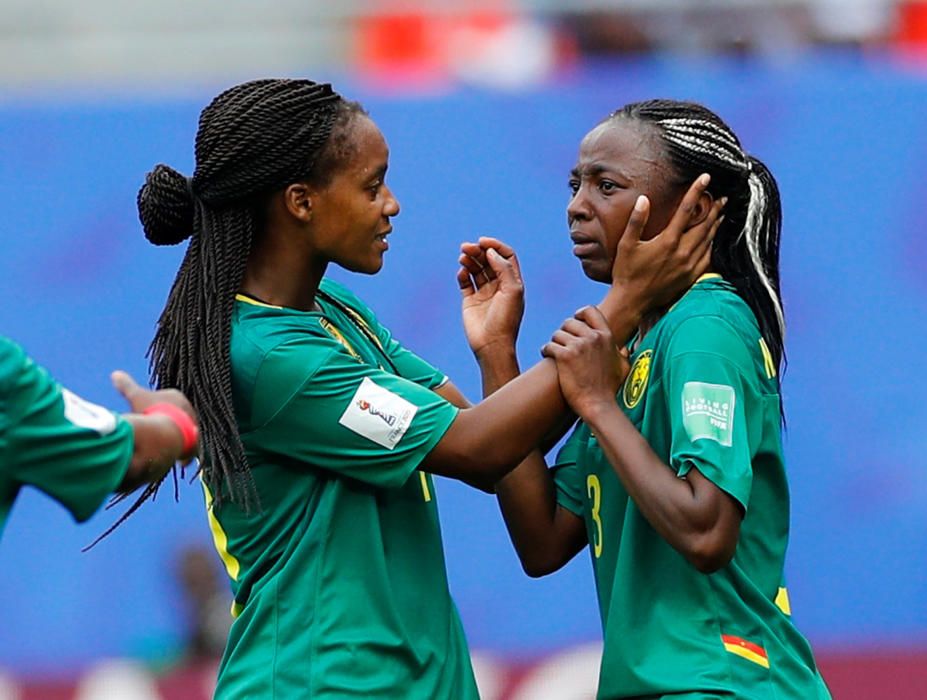 La selección femenina de Camerún la lía frente a I