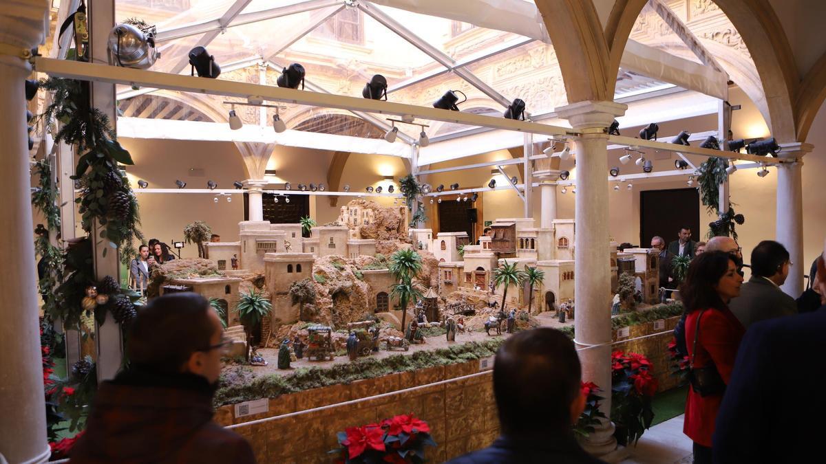 Visitantes en el Belén Municipal de Lorca.