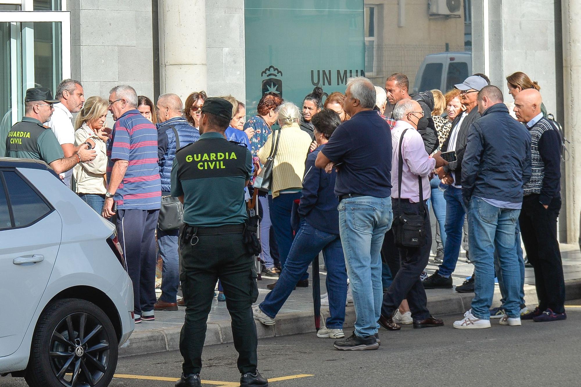 Concetración de afectados por el traslado de la residencia de mayores Tarazona