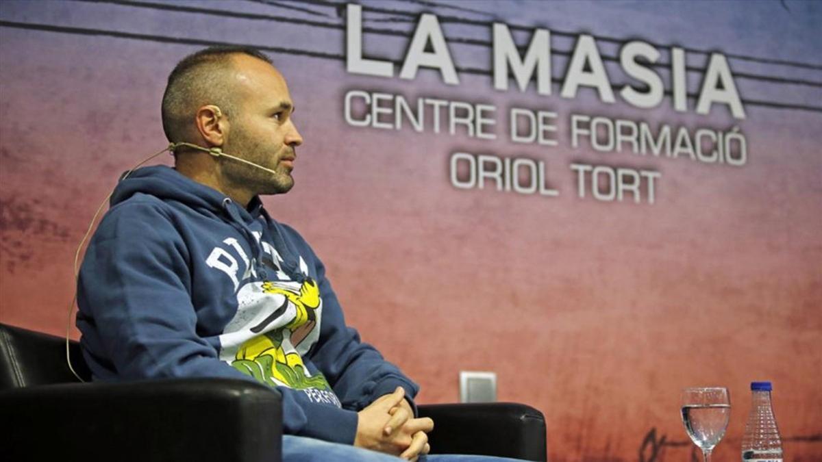 Andrés Iniesta habló en el Centro de Formación Oriol Tort