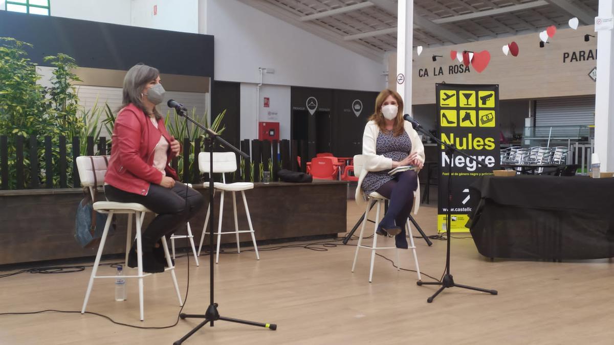 Mira presentó su última novela en el marco del Festival Castelló Negre, tanto en la capital de la Plana como en Nules.