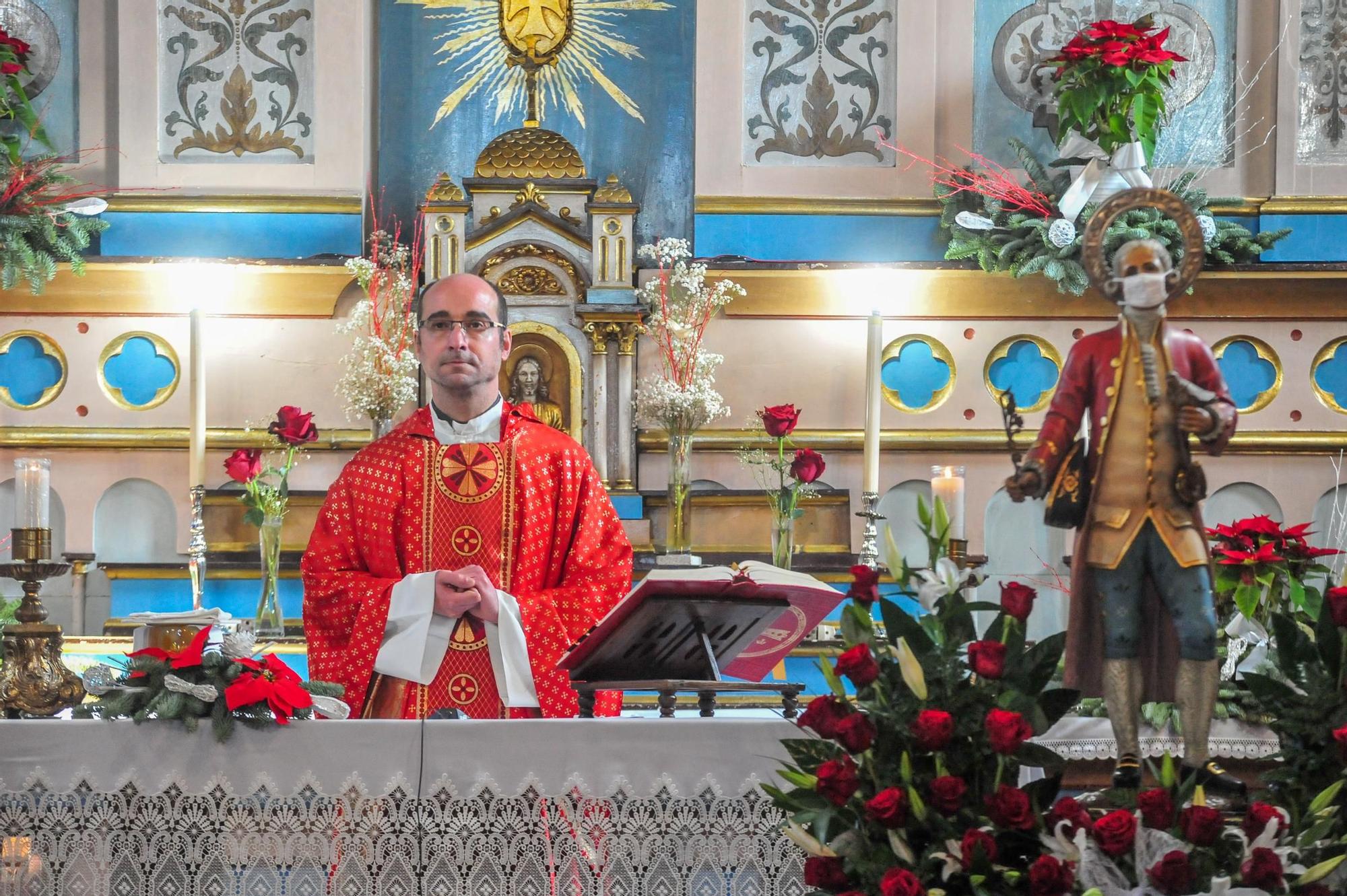 Las imágenes de un San Xulián diferente en A Illa