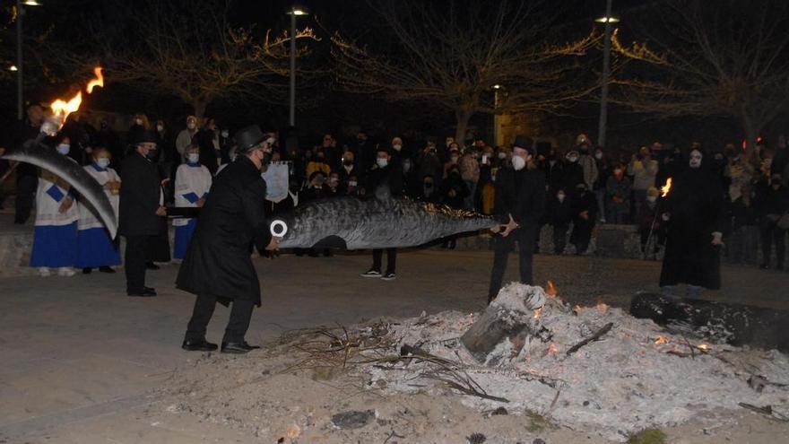 Pòrtol entierra la sardina y dice adiós al Carnaval