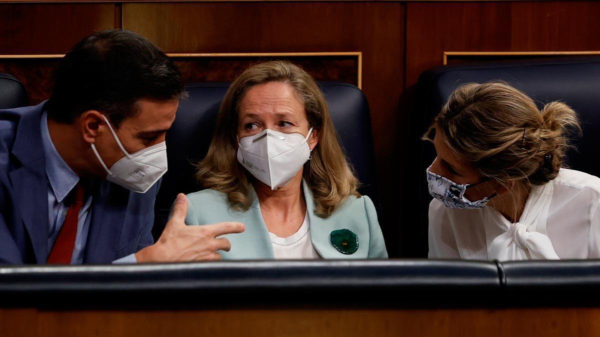 Pedro Sánchez, Nadia Calviño y Yolanda Díaz.