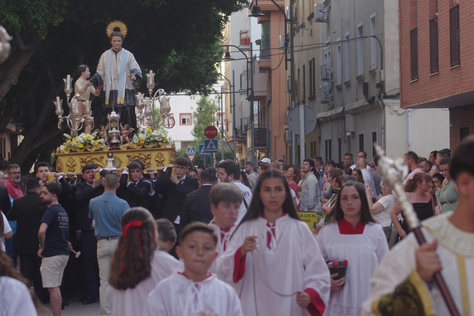 Salida procesional de María Auxiliadora por Capuchinos en 2025