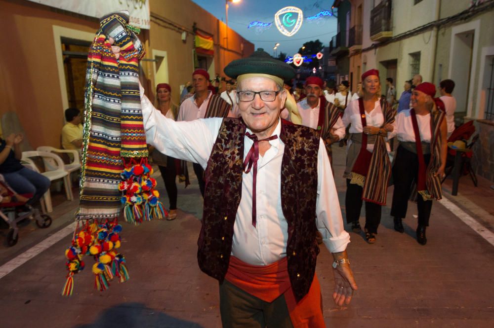 La Entrada de las huestes de la cruz y de la media luna contó con la participación de más de 190 festeros.