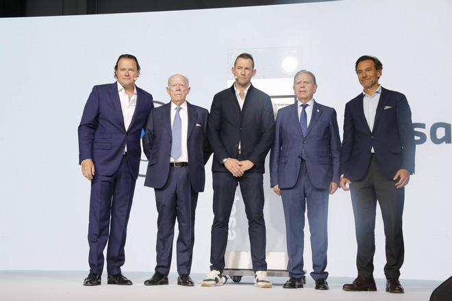 Autosa inaugura su "impresionante" nave de Armor Systems en el Parque Empresarial de Oviedo, en imágenes