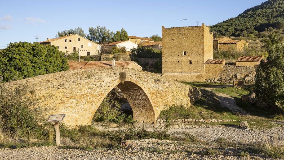 Entre bancales de piedra y un pasado medieval, esta localidad de Els Ports encierra más de un misterio.