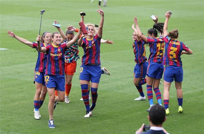 La celebración del FC Barcelona tras meterse en la final de la Champions femenina