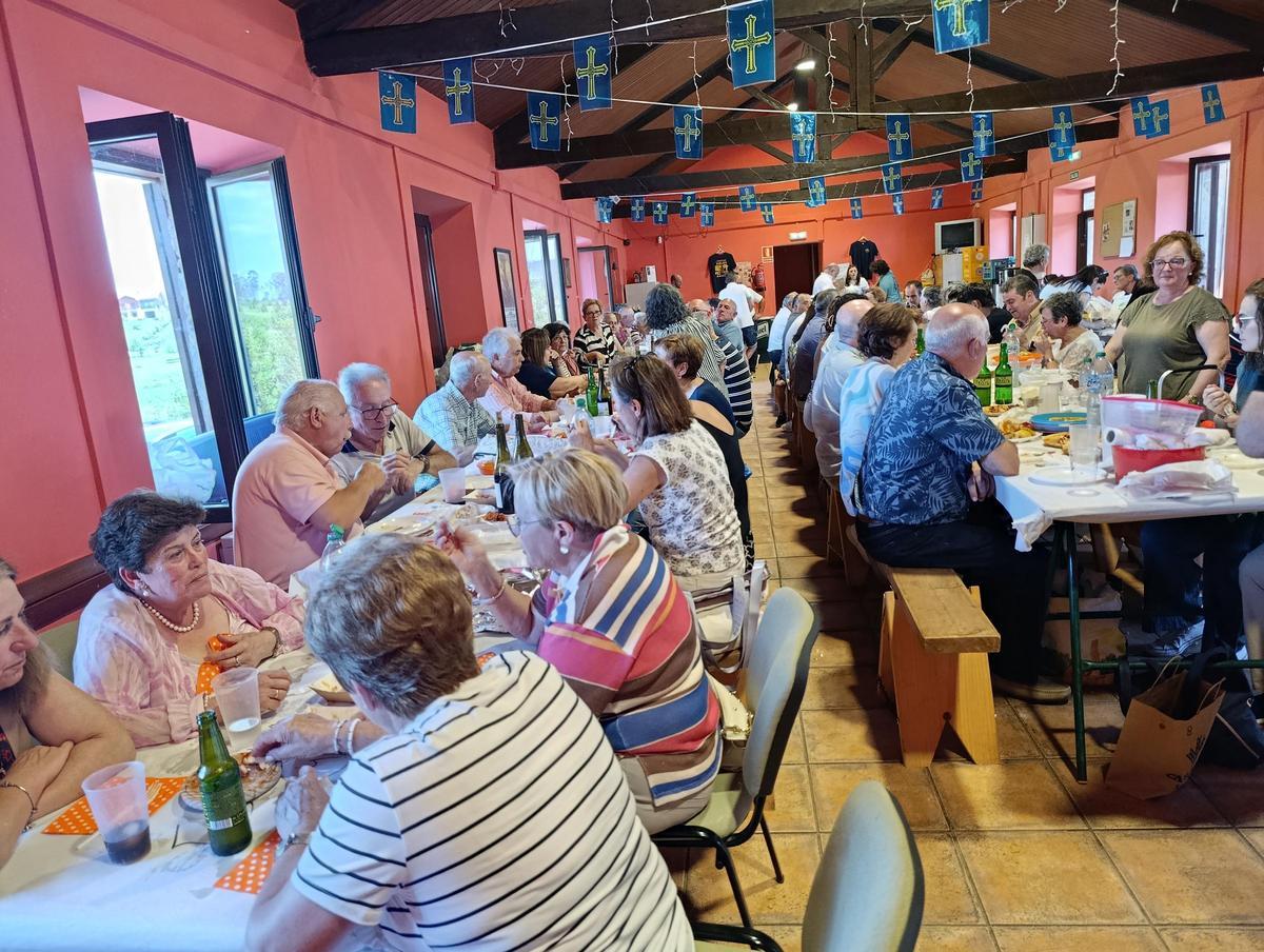 Arlós reúne a 200 vecinos en su convivencia anual