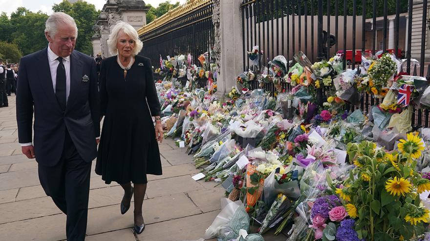 El rei Carles III d&#039;Anglaterra i la reina consort, Camilla Parker Bowles, arriben a Buckingham Palace