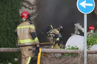 Las impactantes imágenes de la extinción del fuego en la cueva de es Soto