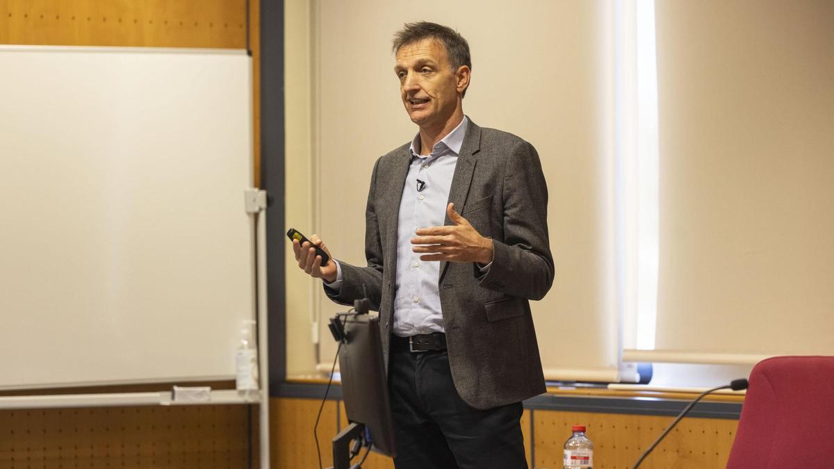 El premio Jaume I de Economía Jan Eeckhout analiza en la UJI la paradoja del beneficio y el impacto en el mercado laboral, el dinamismo empresarial y la desigualdad