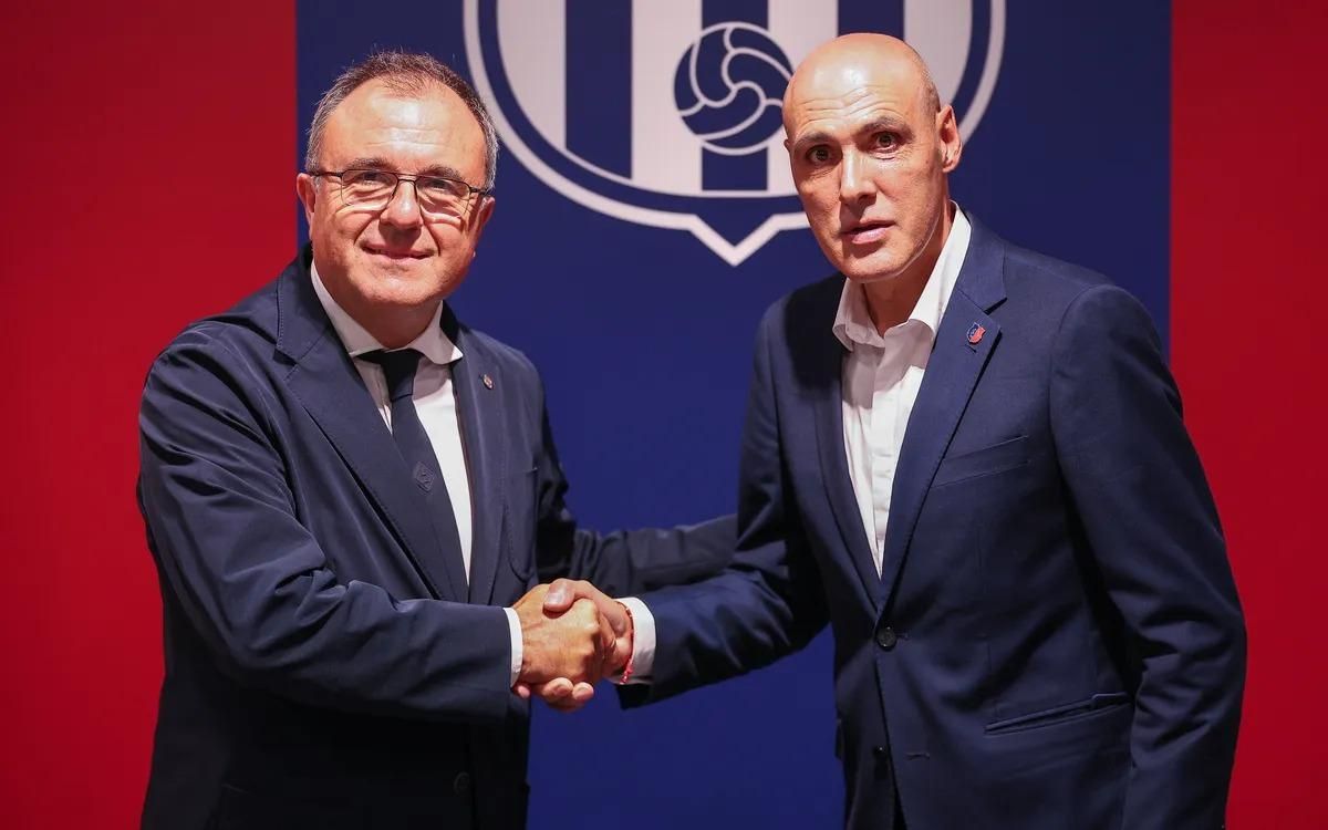 Javi Rodríguez en su presentación como entrenador del Barça de fútbol sala Javi Rodríguez en su presentación como entrenador del Barça de fútbol sala