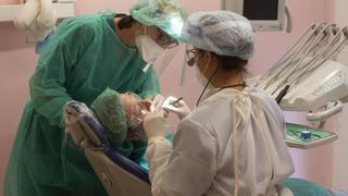 España: 960 dentistas en la sanidad pública para atender a toda la población