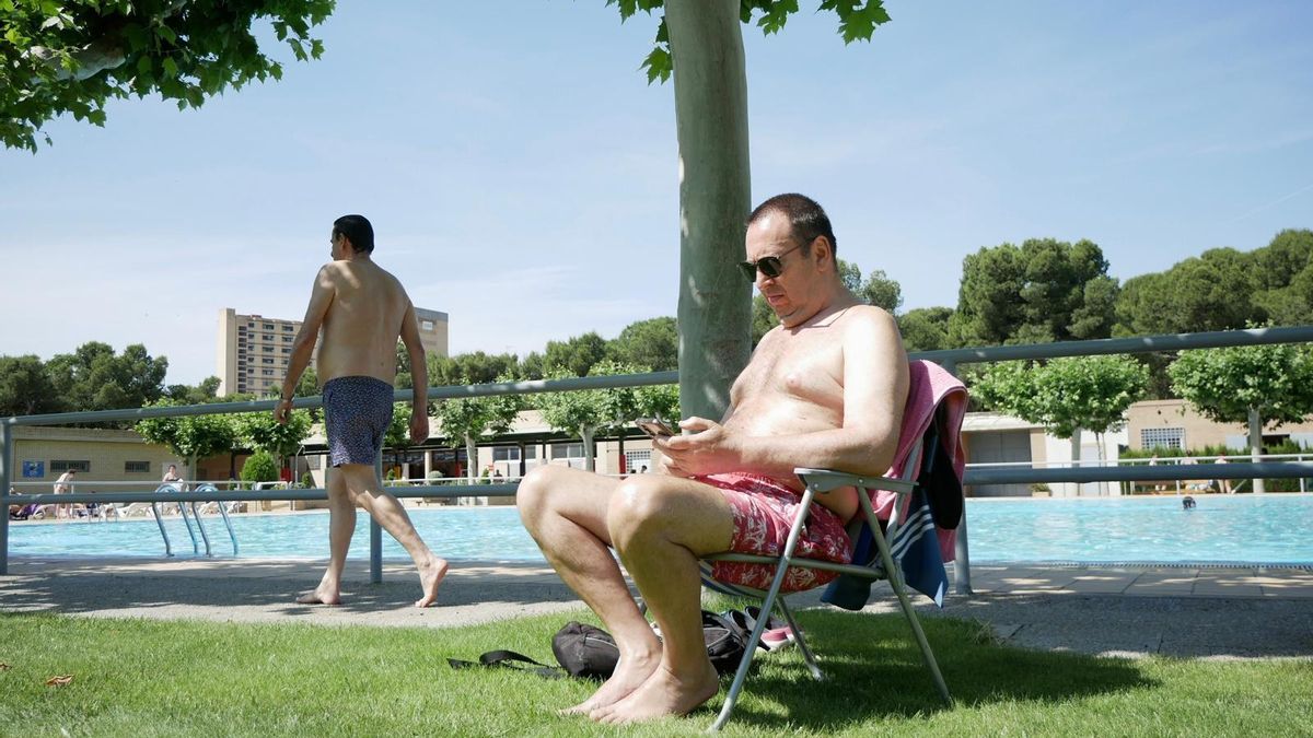 Imagen de archivo de una piscina en Zaragoza