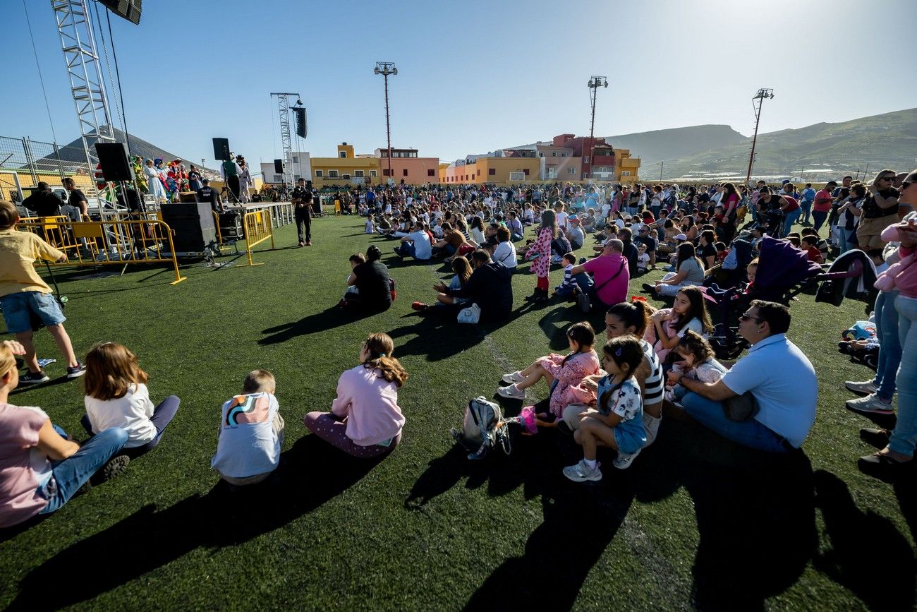 Miles de personas llenan de ilusión el Estadio de Barrial en la llegada de los Reyes Magos