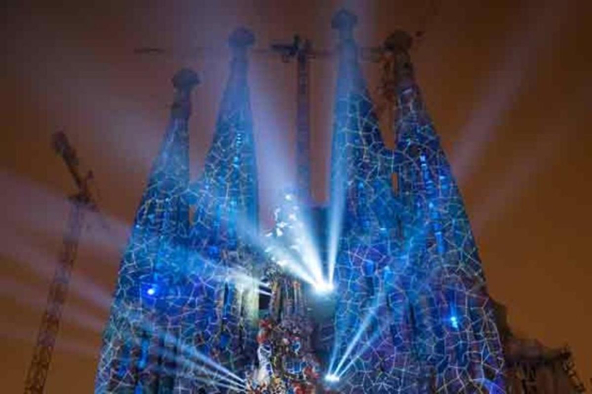 La Sagrada Família, il·luminada.