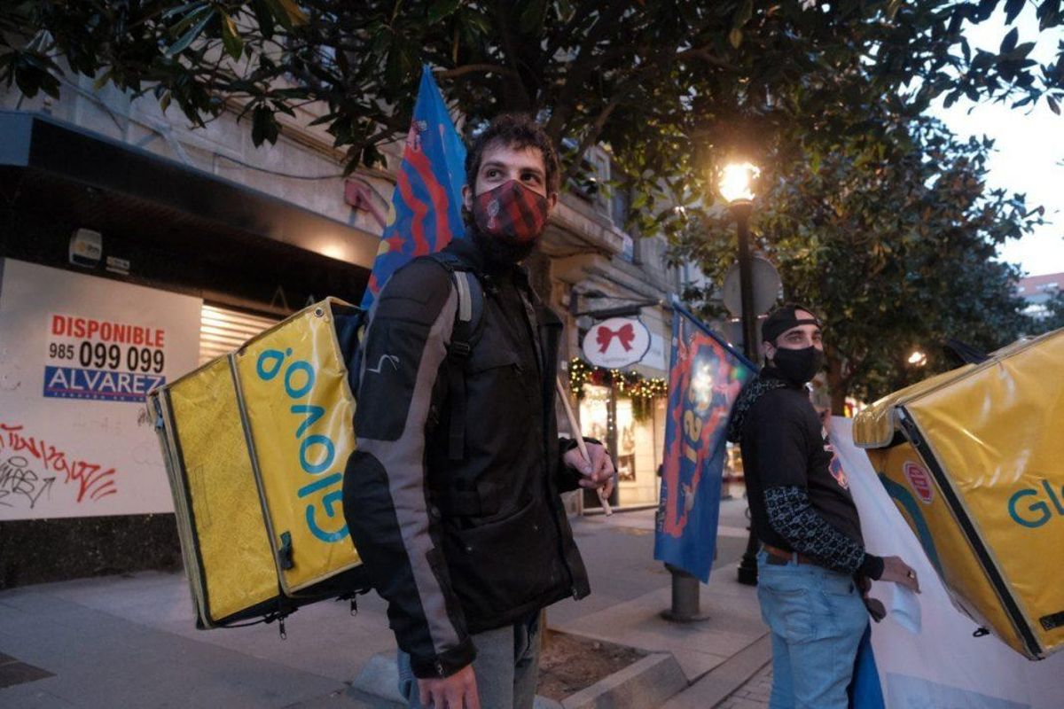 Un "rider" en la manifestación de Gijón