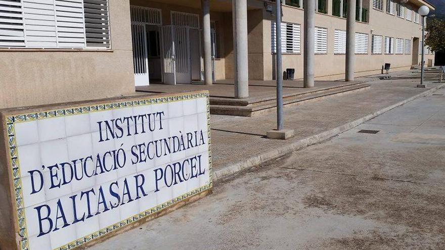 Condenados cuatro menores por atacar la casa de la directora del instituto de Andratx