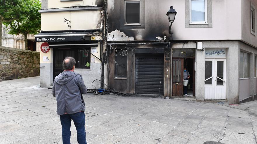 Un incendio de madrugada obliga a desalojar un edificio en A Coruña