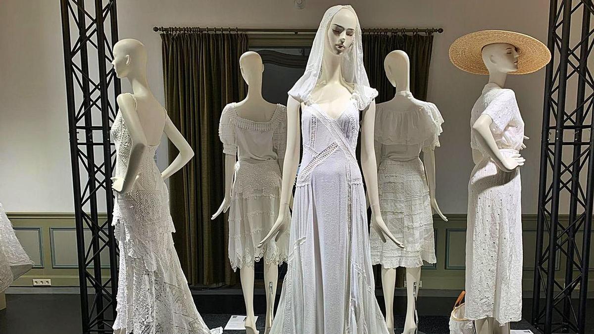 Vestidos cedidos por Adlib Ibiza para la exposición ‘Ibiza Goes to Holland’, de los diseñadores Tony Bonet, Bianca, Lluís Ferrer, Vintage Ibiza y Artis