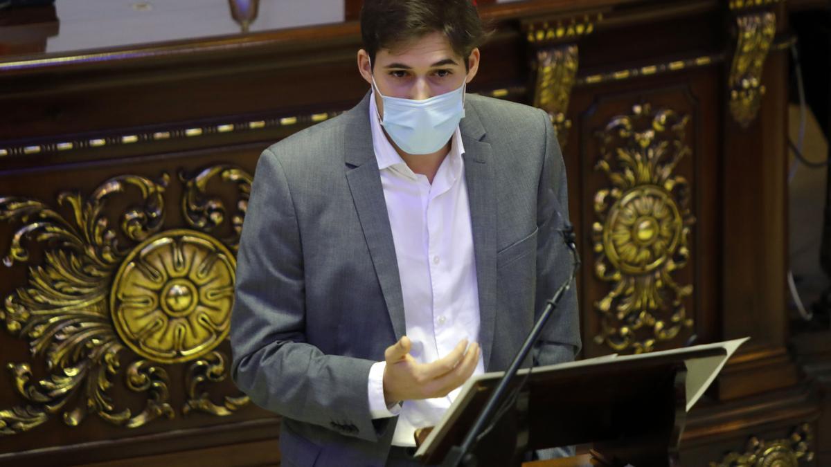 El concejal Borja Sanjuán interviene en el pleno.