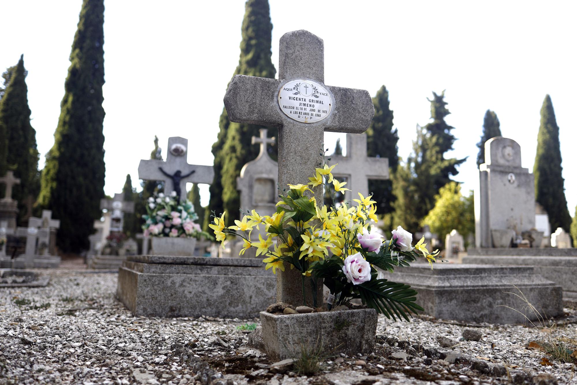 El cementerio de Torrero recibe ya a los visitantes más adelantados por Todos los Santos