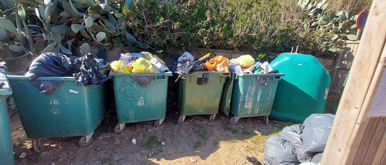 Queman contenedores en Santanyí que se ve obligado a asumir la retirada de basura.