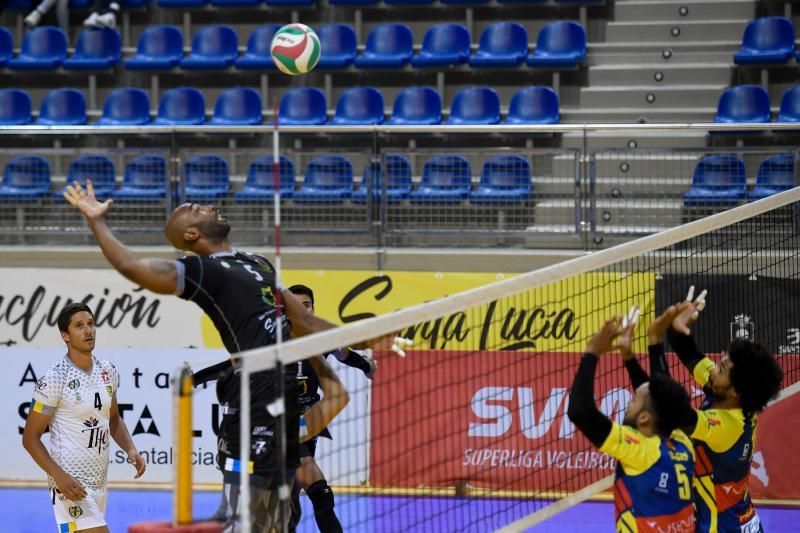 DEPORTES. 03-11-18 VECINDARIO. SANTA LUCIA DE TIRAJANA. Partido de Voleibol masculino: Vecindario ACE Gran Canaria - Ushuaña Ibiza Voley FOTOS: JUAN CASTRO.  | 03/11/2018 | Fotógrafo: Juan Carlos Castro