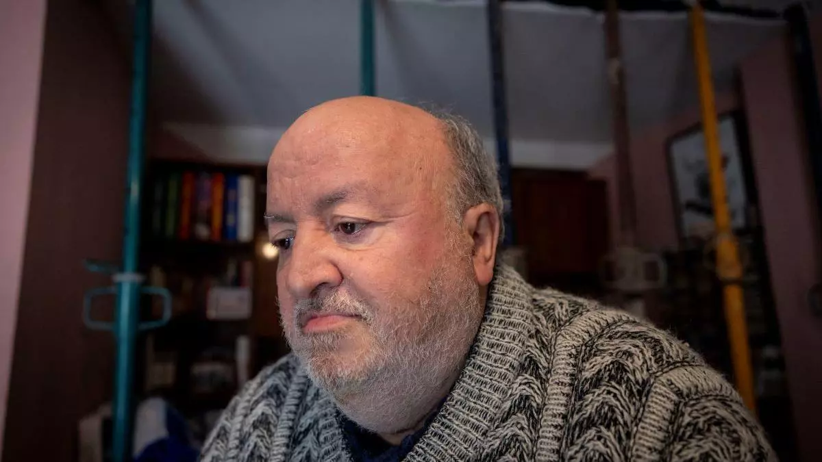 Ni casas sin gente, ni Paco sin casa: vivir entre puntales y a la espera de un piso que nunca llega