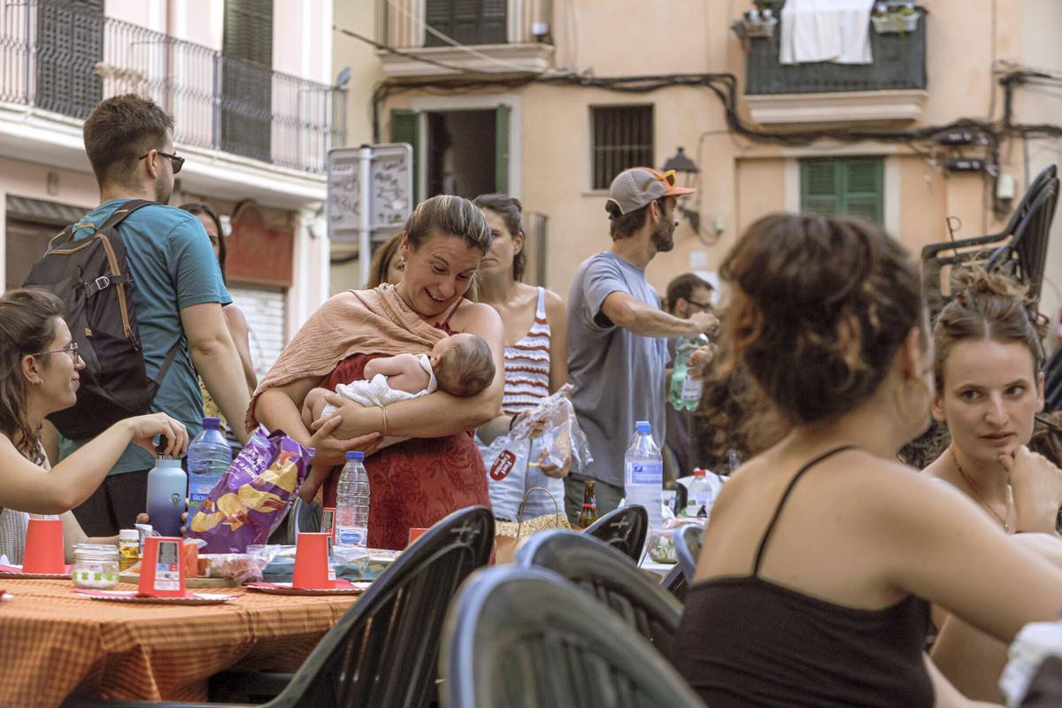 Sopar a la llesca en Plaça d'en Coll Sopar a la llesca en Plaça d'en Coll