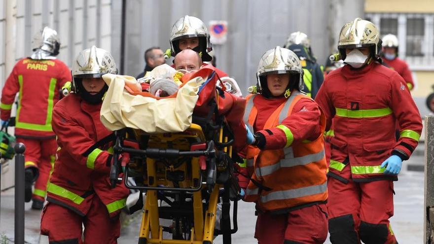 Quatre ferits, dos d&#039;ells de gravetat, després d&#039;un atac amb ganivet a París