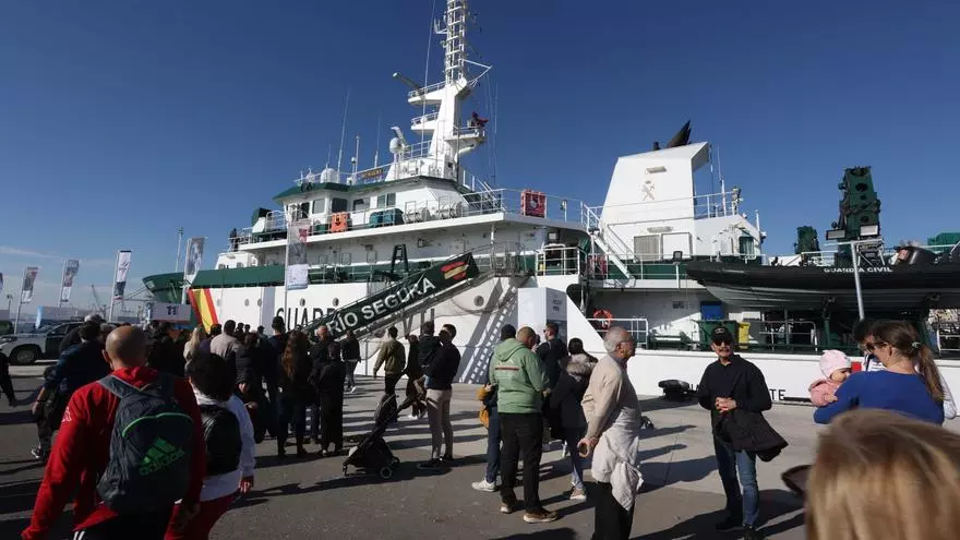 En el interior del buque oceánico de la Guardia Civil en la Volvo Ocean Race