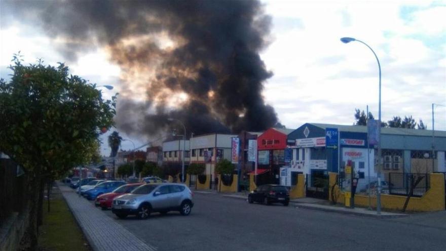 Un incendio hunde una nave