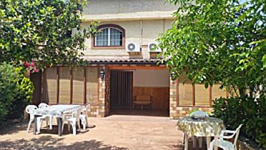 450 € Alquiler de casa en Albalat dels Tarongers 350 m2, 6 habitaciones, 3 baños, 1 aseo, 1 €/m2...