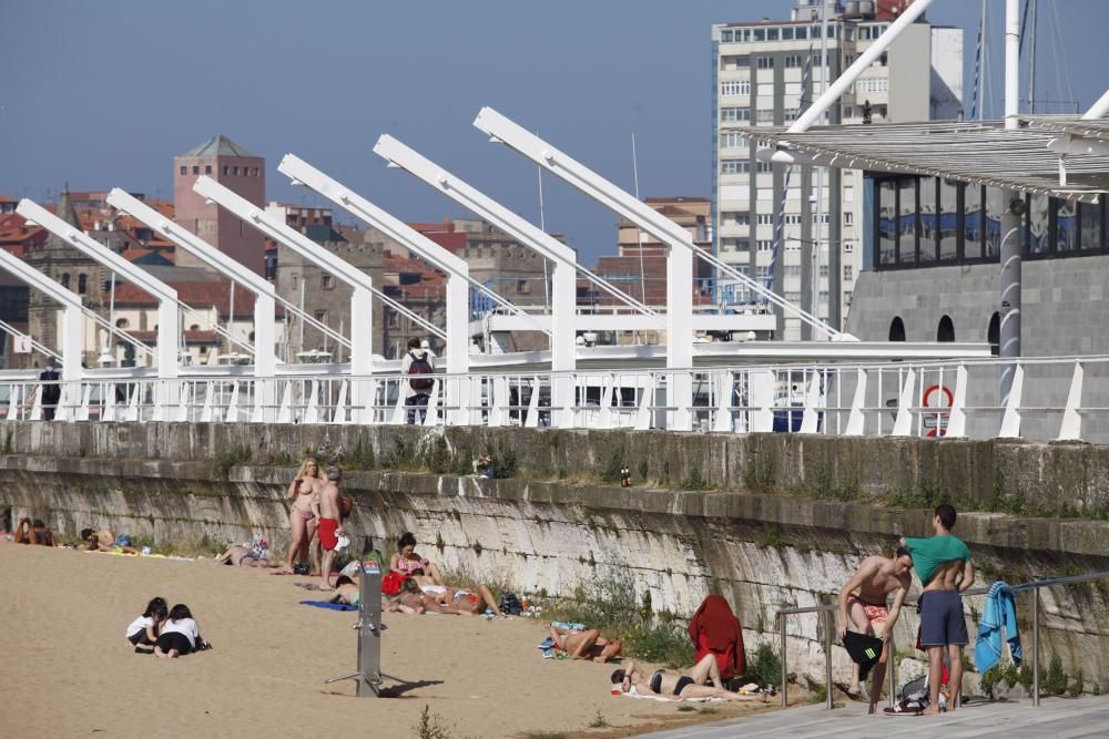 Día de sol en Gijón.