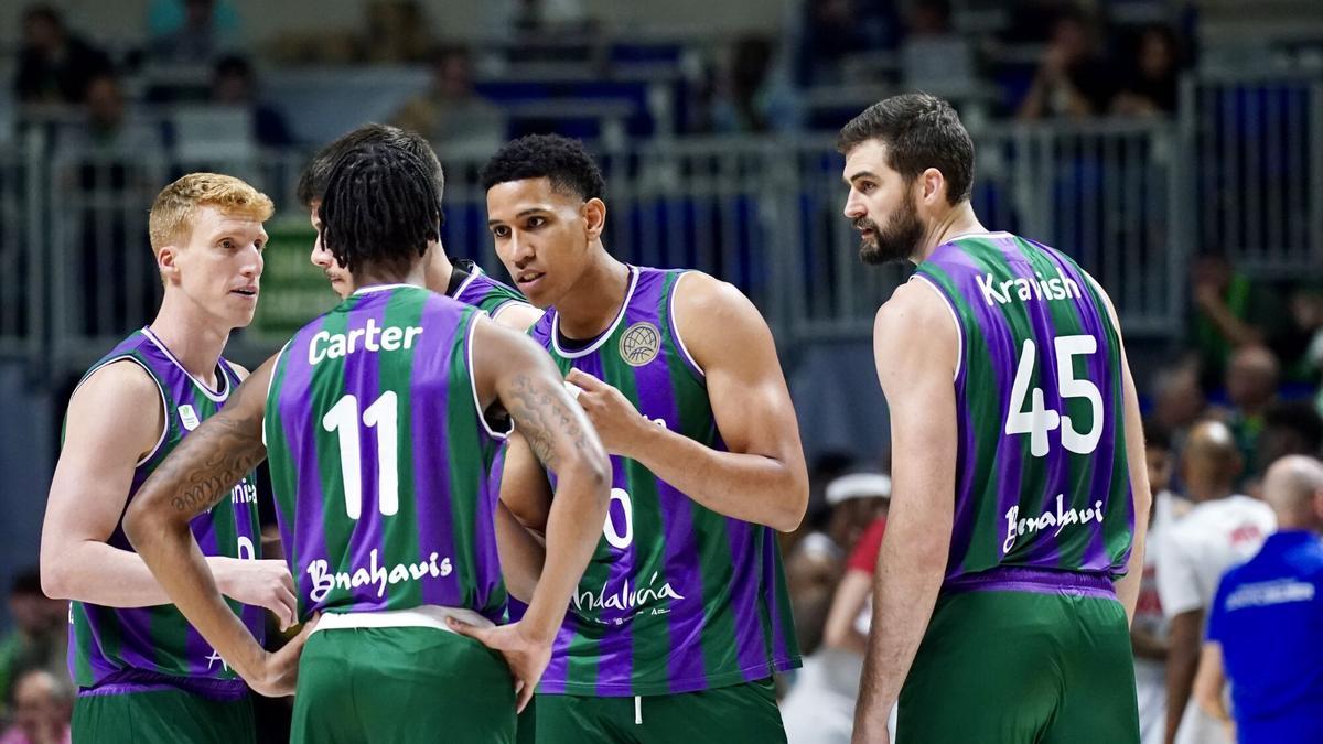 Alberto, Barreiro, Carter, Tyson Pérez y Kravish conversan en el Carpena.