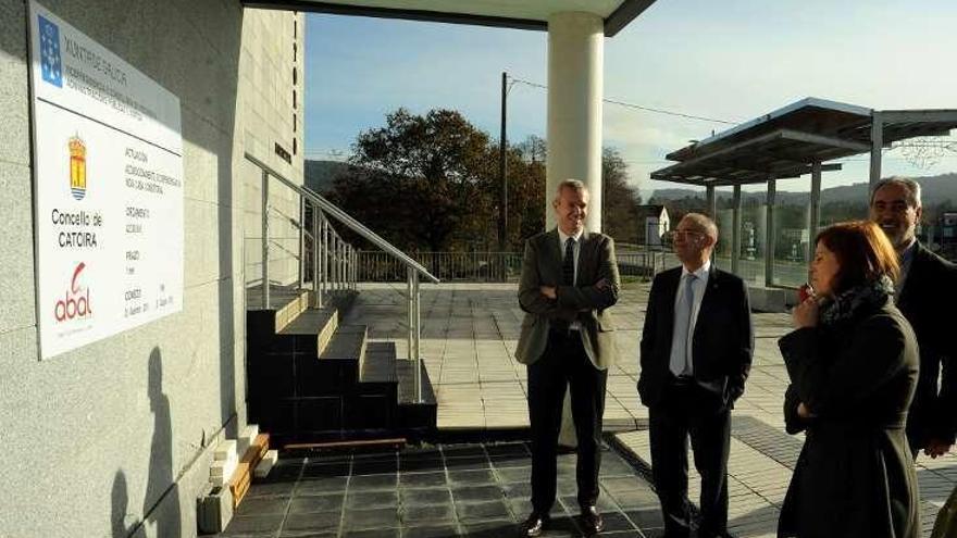 La visita de Alfonso Rueda a Catoira, ayer. // Iñaki Abella