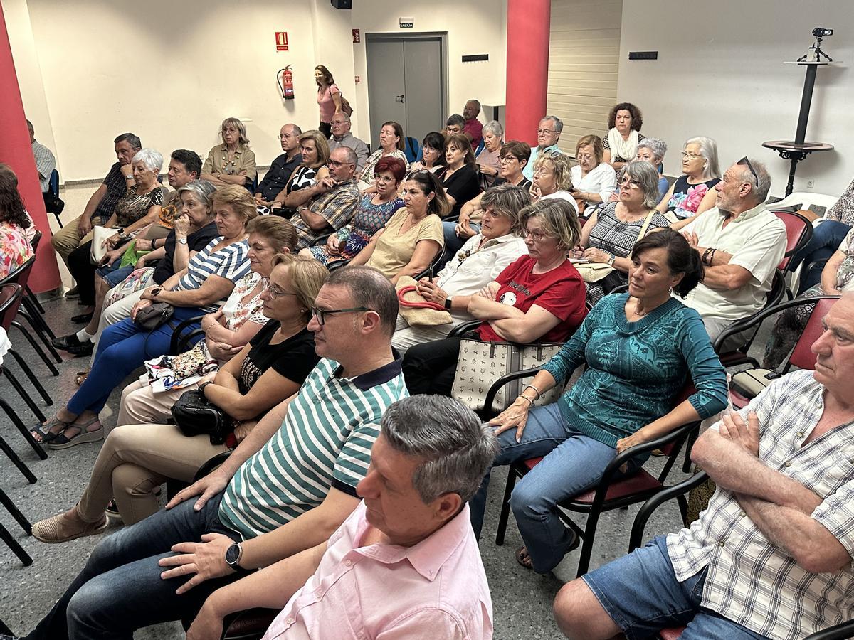 Charla sobre la batalla de flores de València en Puçol.
