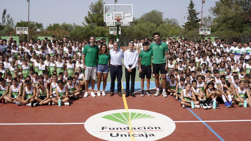 Augusto Lima, Carmen Ruiz y Salomé García visitan el Campus Baloncesto de Unicaja