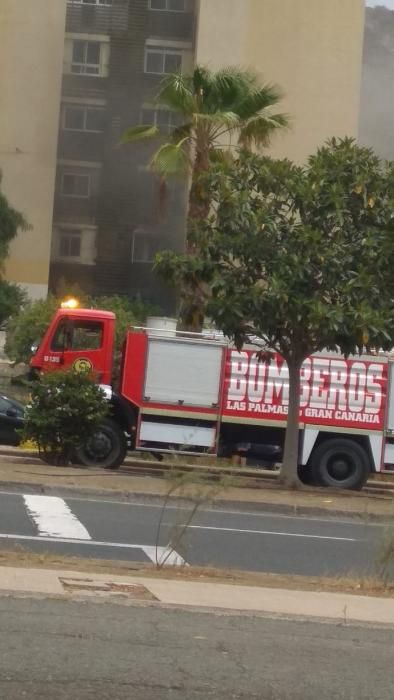 Incendio en un edificio de Jinámar