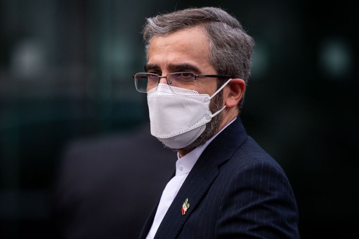 El principal negociador nuclear de Irán, Ali Bagheri Kani, llega al Coburg Palais, sede de la reunión del Plan de Acción Integral Conjunto, en Viena el 29 de noviembre de 2021.