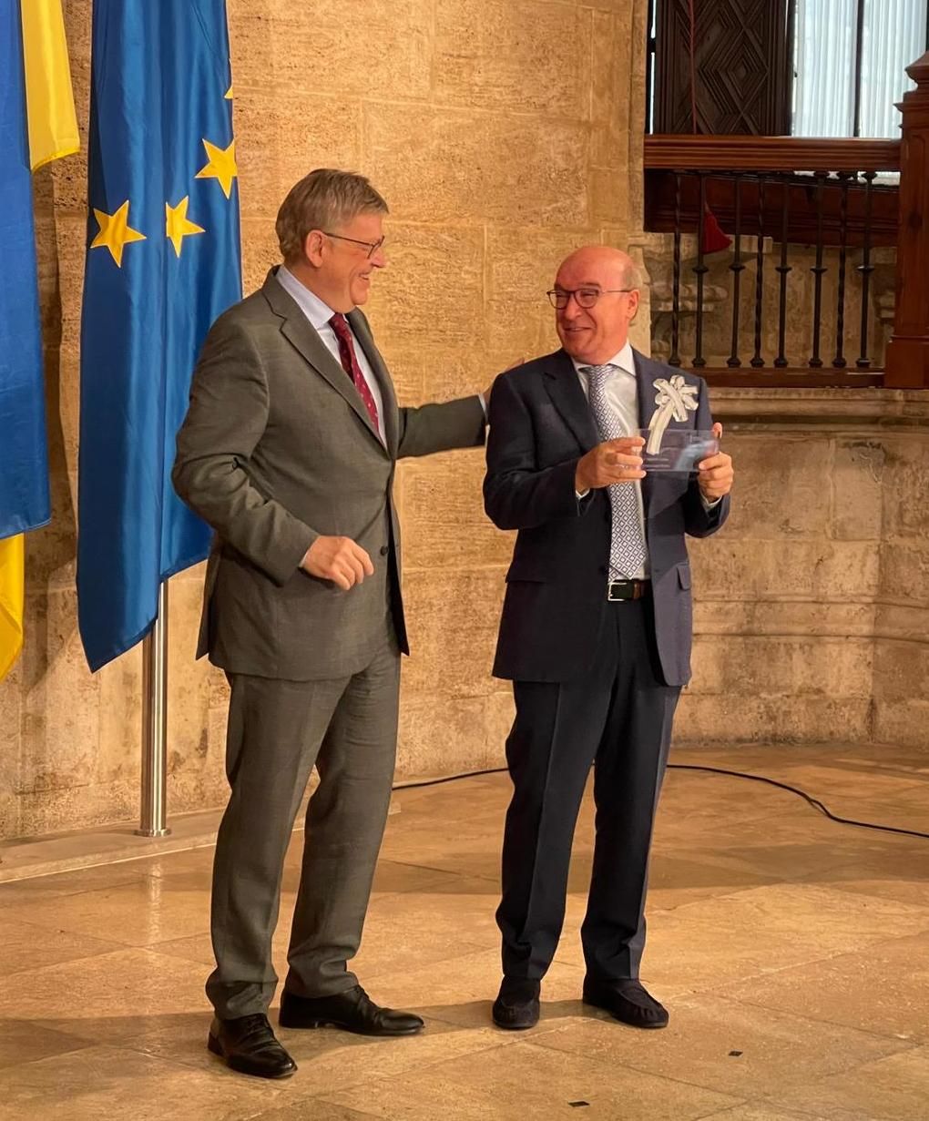 Puig con Mayor en la entrega de premios.