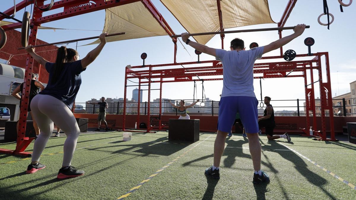 Clase de crossfit en el Grau de València.